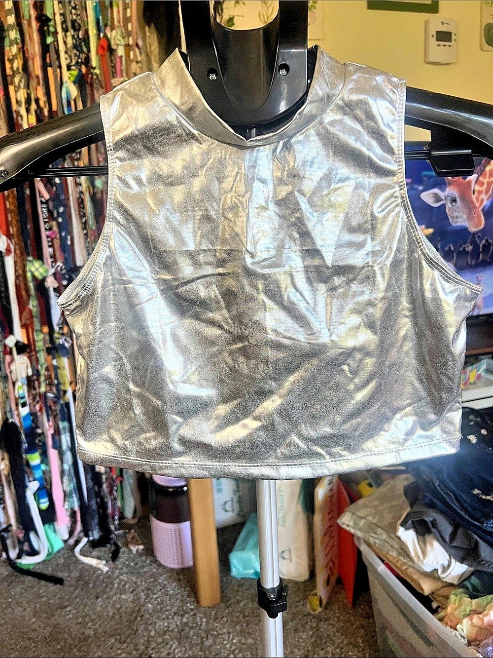iEFFiEL Metallic Crop Top Size Medium NWT